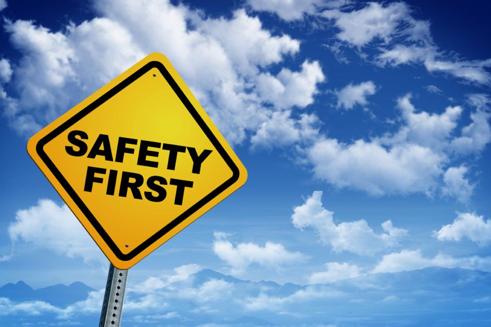 9 Ways Truck Drivers Can Minimize Distractions While on the Road